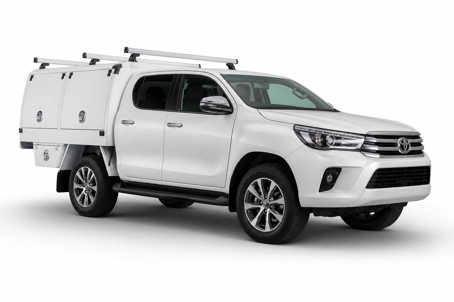 Trade-ready dual cab ute with aluminium tray, lockable toolboxes and ladder racks